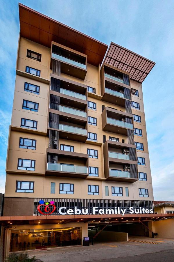 Cebu Family Suites Powered By Cocotel Екстер'єр фото